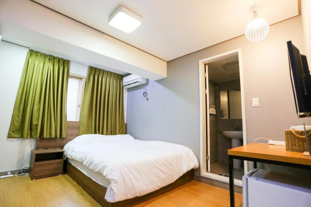 3 Hotel